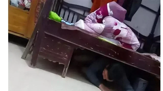Pencuri Masuk Rumah Guru Diketahui Sembunyi di Bawah Kasur