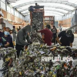 Pengelolaan Sampah di Jawa Barat: Bantuan Alat Pengolah Sampah Butuh Pengawasan Ketat