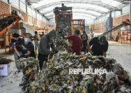 Pengelolaan Sampah di Jawa Barat: Bantuan Alat Pengolah Sampah Butuh Pengawasan Ketat