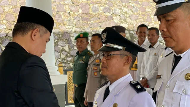 Pj Kepala Desa Banua Adolang Perkuat Kerukunan dan Santuni Lansia