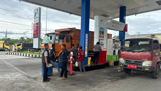 Polisi Tertibkan Pengisian BBM Subsidi di SPBU Kerinci
