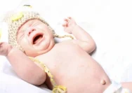 Pusar Bayi Menonjol? Ini Penyebabnya yang Mungkin Anda Tidak Sadari