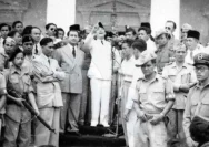 Revolusi Indonesia: Sejarah Perubahan Besar-Besaran yang Tak Rapi