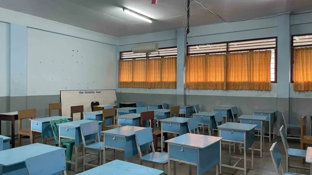 Ruang Kelas Terbatas: Siswa Baru SRMA 18 Blora Dititipkan ke Rembang