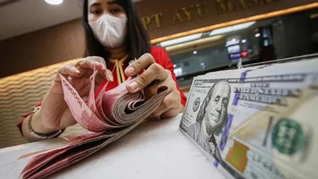 Rupiah Tertekan Geopolitik dan Isu PHK: Apa yang Mengancam Mata Uang Garuda?