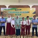 Siswa SD Al Muslim Sidoarjo Jadi Contoh Bagus untuk Kelulusan yang Berbagi