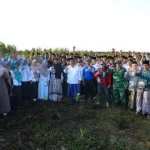 Taj Yasin Ajak Ratusan Santri Tanam Mangrove untuk Melestarikan Pesisir Jawa Tengah