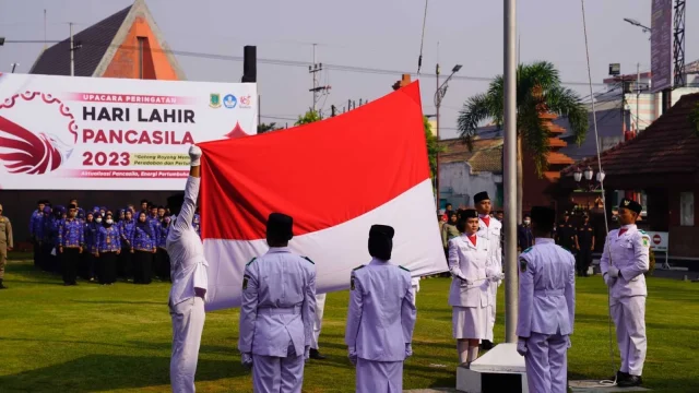 Upacara Hari Lahir Pancasila di Mojokerto: Bupati Albarra Serukan Semangat Perdamaian
