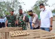 Warga Desa Brambang Gelar Aksi Tolak Perjudian, Polisi Periksa Lokasi Dugaan Sambung Ayam