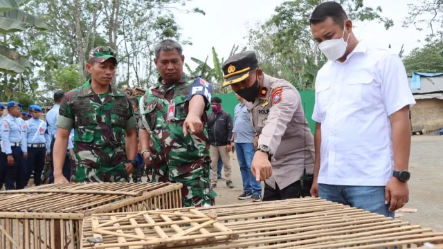 Warga Desa Brambang Gelar Aksi Tolak Perjudian, Polisi Periksa Lokasi Dugaan Sambung Ayam