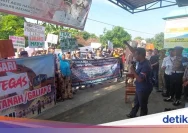 Warga Kendal Kritik Keras Kepala Desa Ngawensari yang Jarang Ngantor